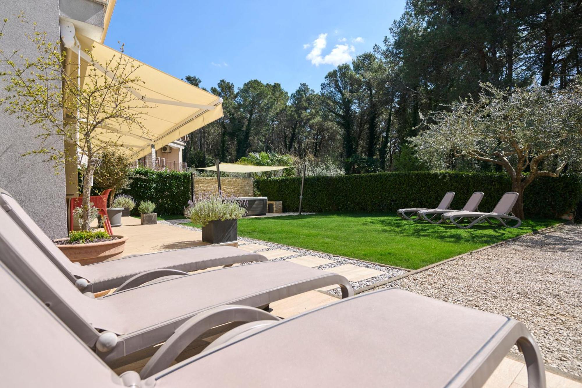 Apartment Martello Forest View Porec Bagian luar foto